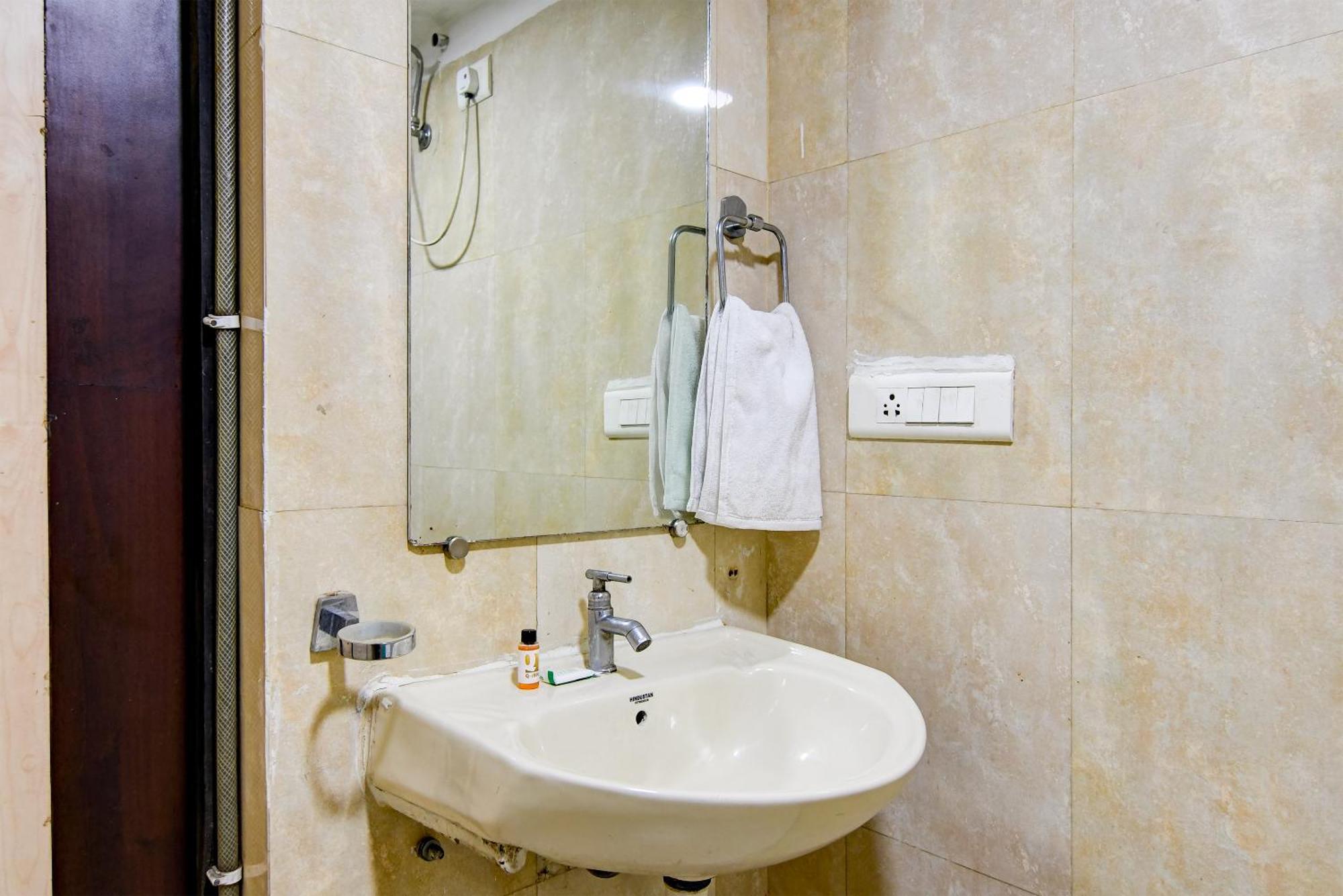 Hotel Q Inn Calcutta Extérieur photo