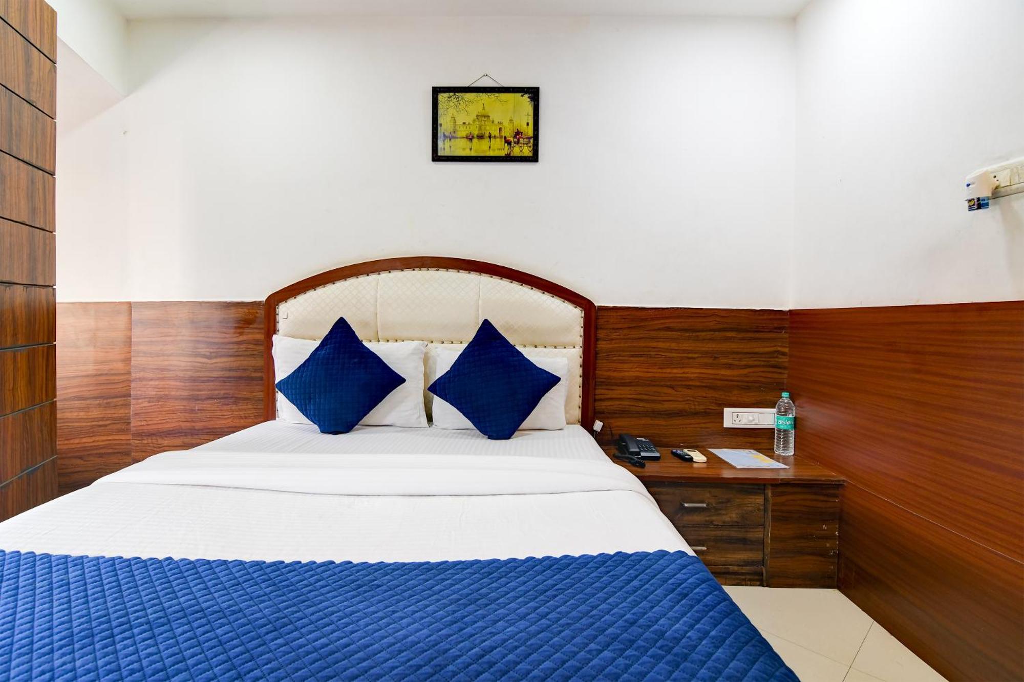 Hotel Q Inn Calcutta Extérieur photo